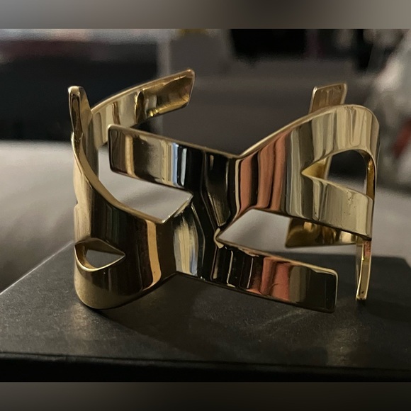 YSL Gold Cassandra Statement Cuff Bracelet - Picture 5 of 8